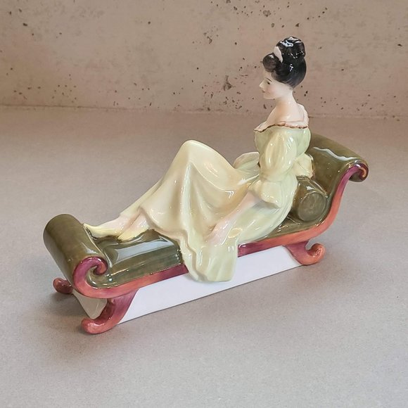 Royal Doulton Porcelain Figurine ~ “At Ease” ~ HN 2473 - Picture 4 of 13